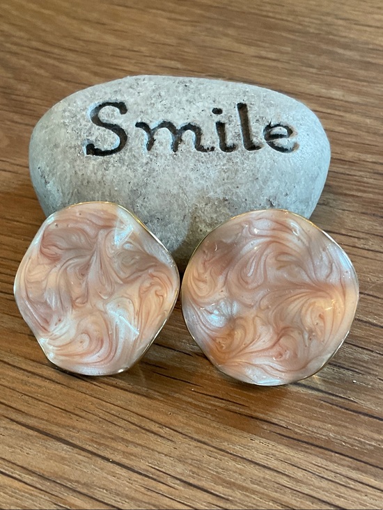 Avon Jewelry - Avon Signed 1985 Pearlized Ruffle Clip On Earrings